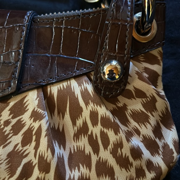 Guess mini purse. Super cute. - Picture 5 of 11